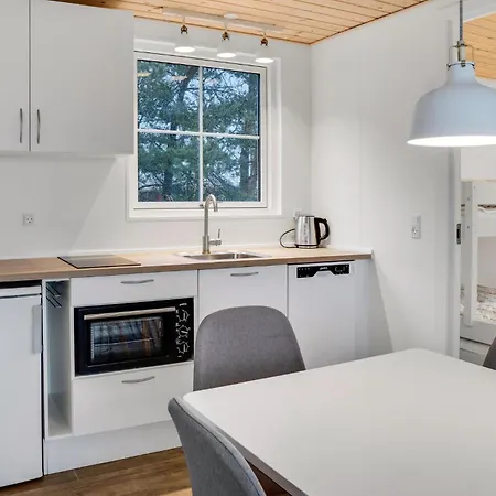 Apartment 2 Bedroom In Vaeggerlose *