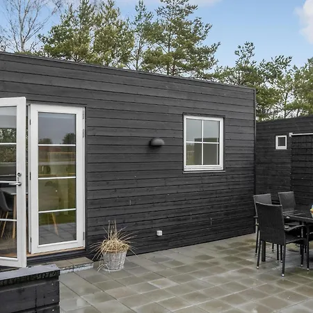 Apartment 2 Bedroom In Vaeggerlose *