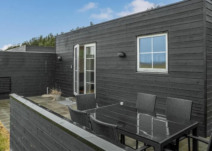 2 Bedroom In Vaeggerlose Bøtø By